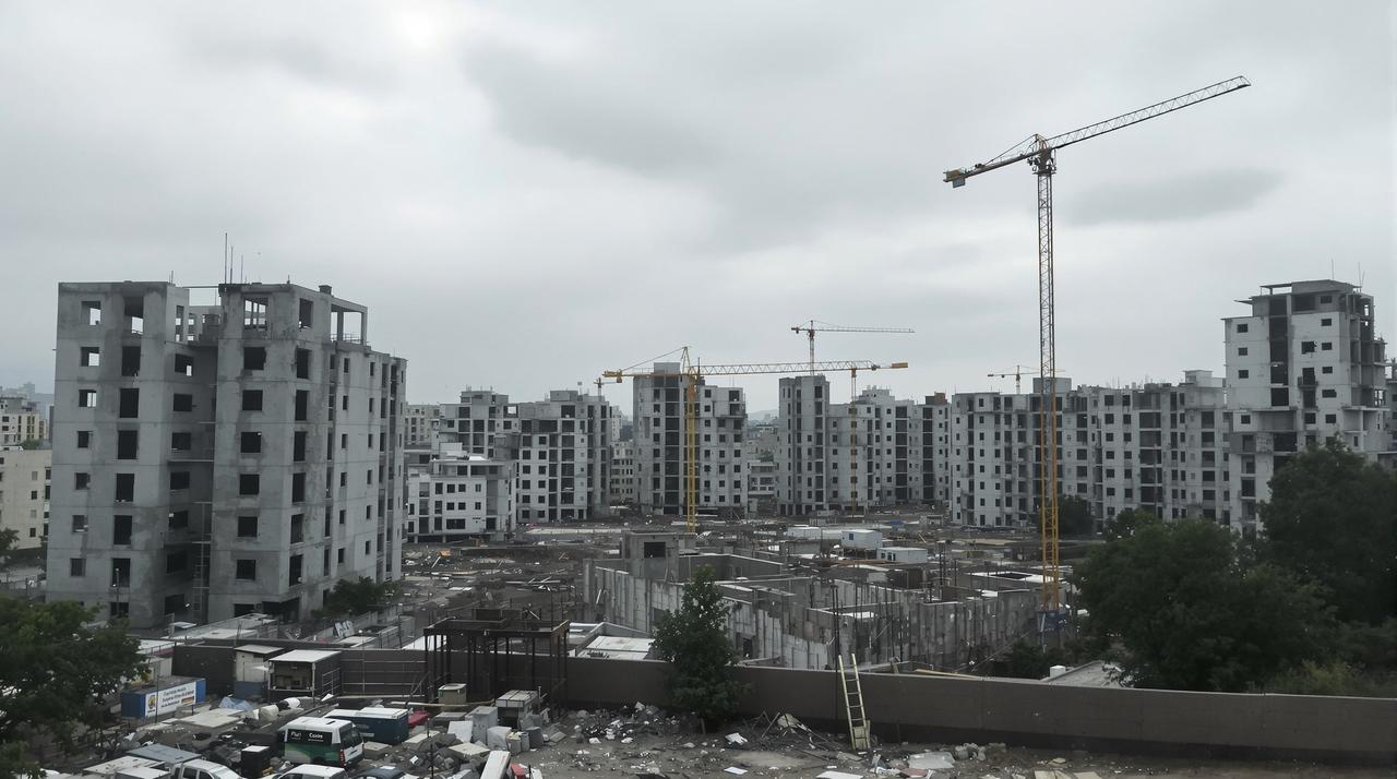烂尾楼盘停工现场航拍，烂尾楼断供潮专题封面